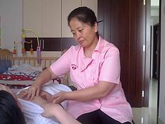 昆明育嬰師咨詢指南 為何說珍妮天空家政是靠譜的月子護(hù)理中心